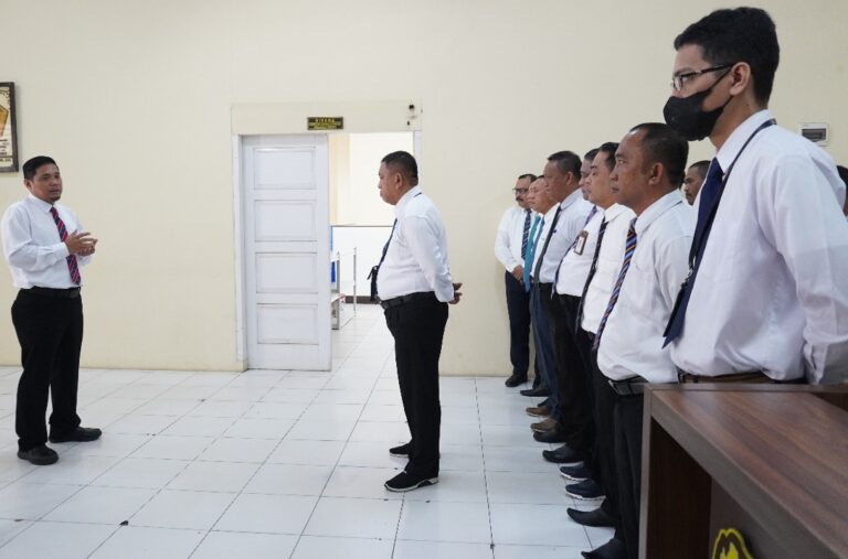 Munawir Razak Pimpin Apel dan Rapat Perdana LLDIKTI XVI