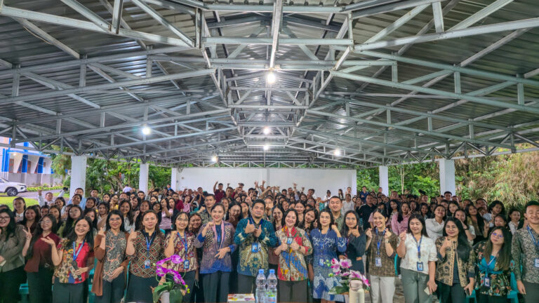 Kepala LLDIKTI XVI, Bekali Mahasiswa Baru STIKES Gunung Maria Tomohon Kunci Hadapi Dunia Kerja